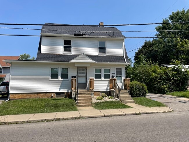 Building Photo - 556 1/2 Maple St Rental