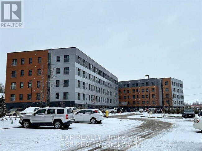 Photo - 75 Barrie Rd