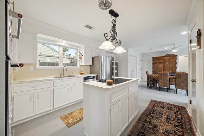 Photo - 11922 Waldemar Dr