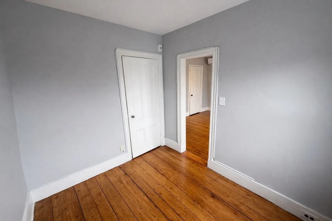 2# Dormitorio/oficina - 109 Eutaw St Unidad #4