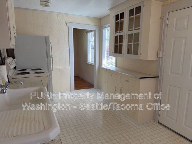 Photo - 2106 42nd Ave SW