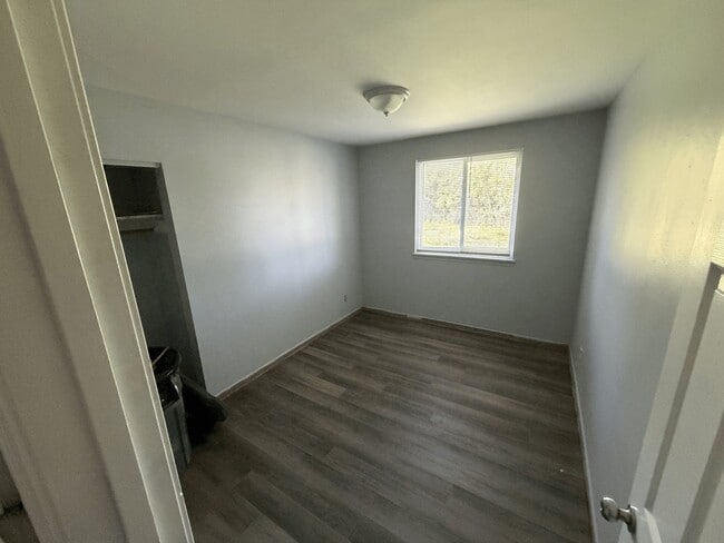 Photo - 2527 Leslie Ave