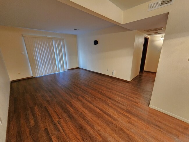 Photo - Huntington Condominiums, ground level, immaculate 1BR, 1BTH. Near biking/walking trails! Unit 126