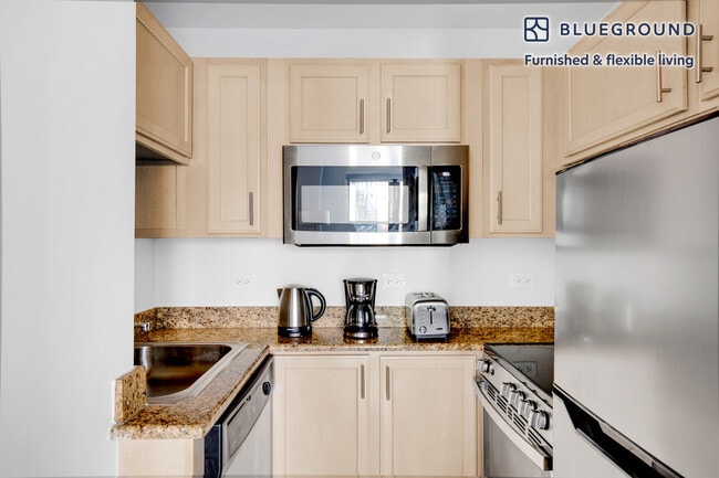 Photo - 200 E Chestnut St Unidad SI FL17-ID618