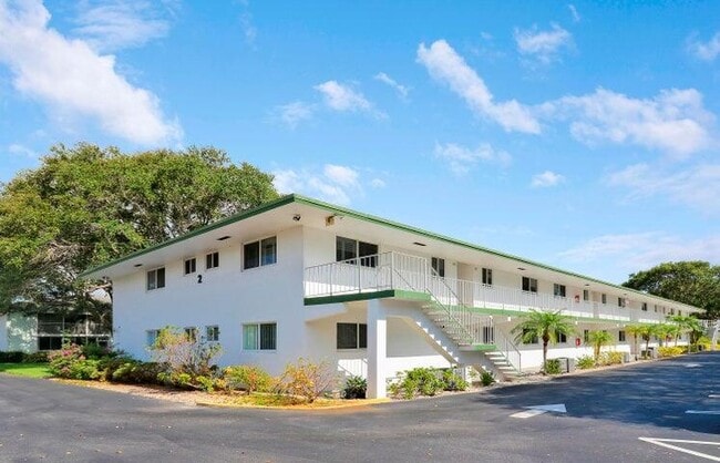 Building Photo - 2 Westwood Ave Unit 207g