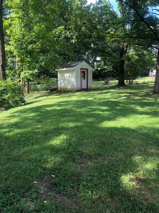 2313 N Headley Rd