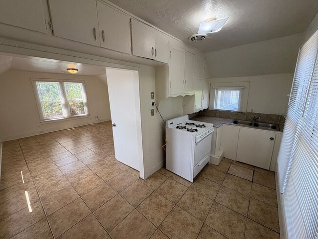 Photo - Cozy Upstairs Unit in Dinuba Near Shopping Center coming soon!
