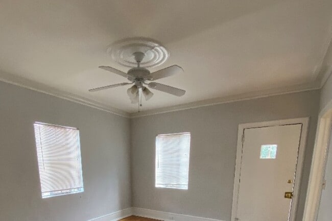 Photo - 834 Barnett St NE Unidad B