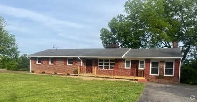 Building Photo - 886 Gough Rd Rental