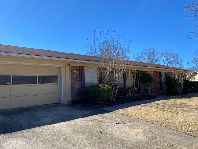 Building Photo - 5 BR 3 full BA House