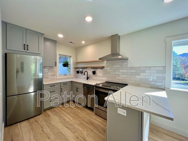 Photo - 106 Durham Pl