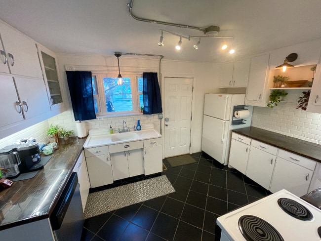 Photo - 711 W 5th St