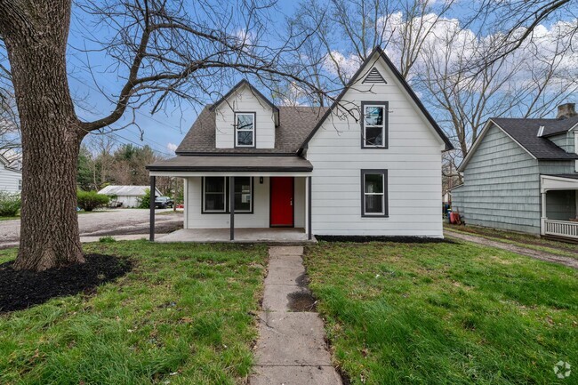 Building Photo - Amazing Remodel Near William Jewell Rental