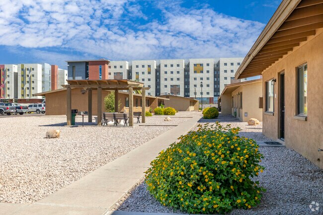 Photo - Casa Loma Apartments