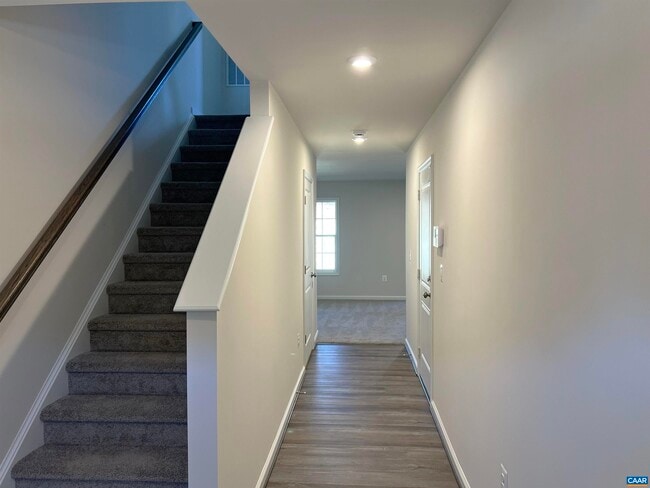 Photo - 325 Willowshire Ct