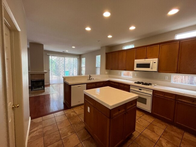 Building Photo - 5BD 3BA House located in Rancho Penasquitos