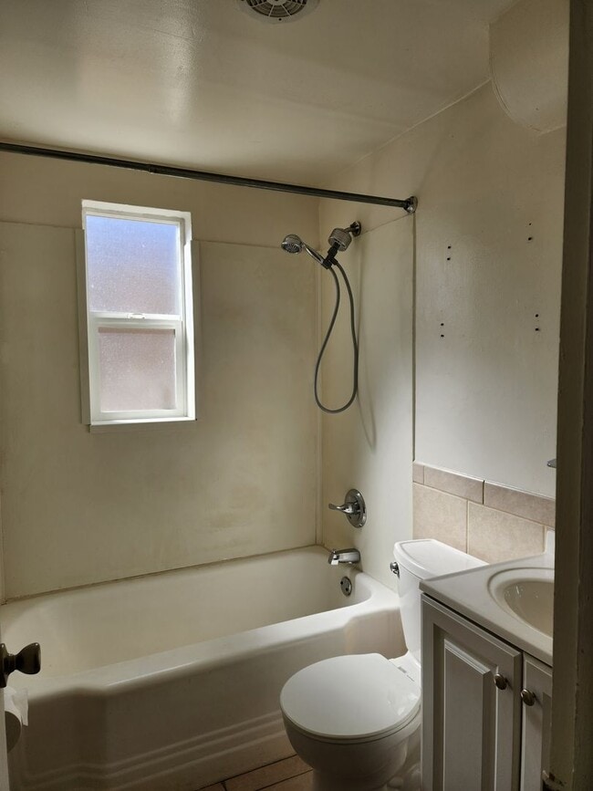 Photo - Acoma Unit 2080