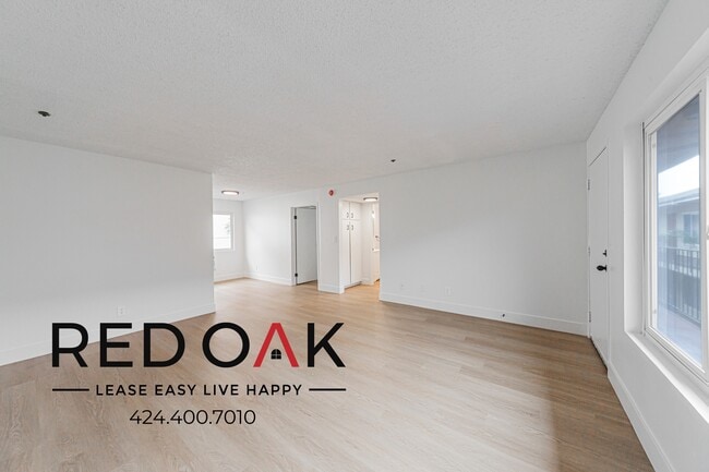 Building Photo - 13910 Sayre St