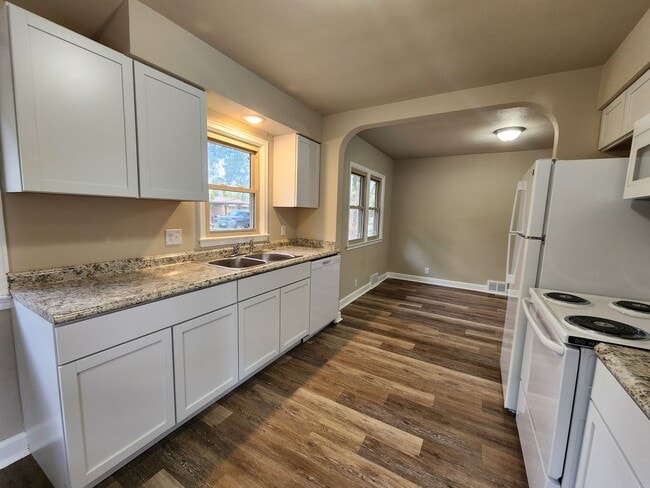 Photo - Spacious 2 Bedroom Ranch Home