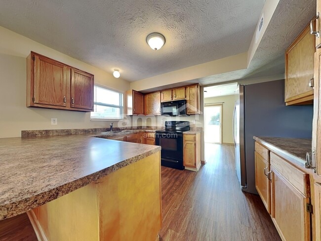 Photo - 940 Fox Croft Pl