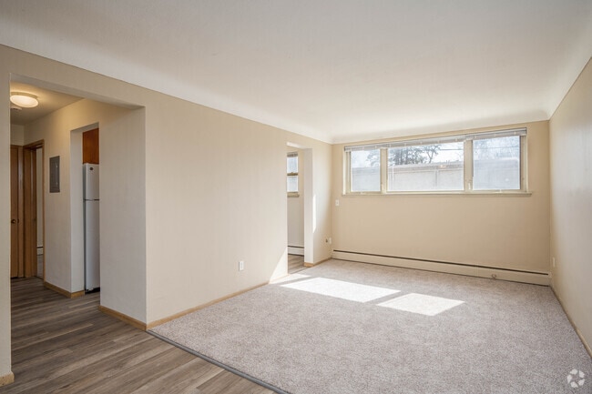 2BR,1BA - 726SF - Living Room - Alden Park Apartments