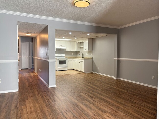 Photo - 3 Bedroom, 2.5 Bathroom Condo in High Point!