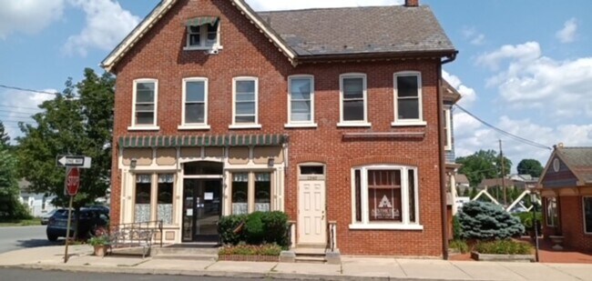 Building Photo - Chelsea Avenue Court Unit 1340 Cheslea Ave, Apt #1