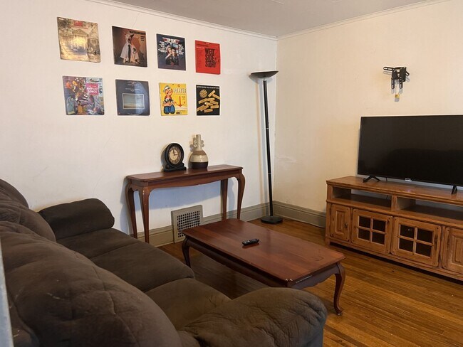 zz12/31/23 Logan Fast (6573 Maple St ) - zz12/31/23 Logan Fast (6573 Maple St ) Apartment Unit #3