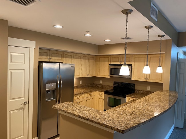 Kitchen - 2 Monticello Village Dr Condo Unit 302