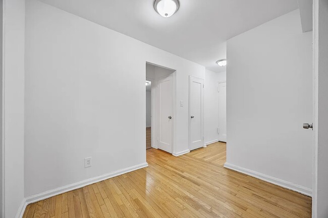 Photo - 302 96th St Unidad Apt 2W
