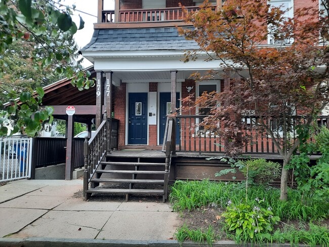 FRONT OF BUILDING - 177 Davenport Ave Unit 2