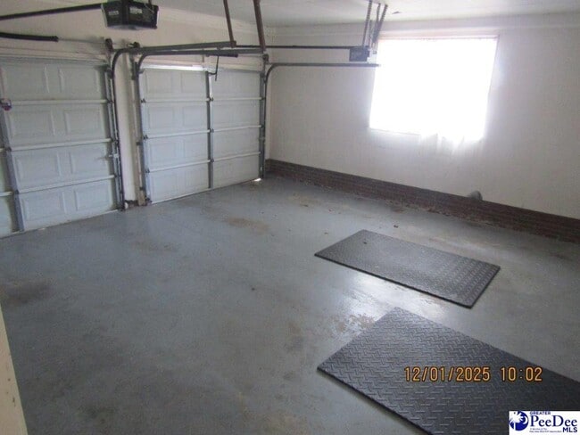 Photo - 864 Thunderbird Dr