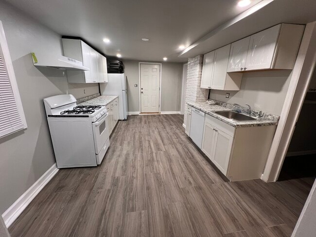 Building Photo - 67 Lawrence St Unit 67 Lawrence Street