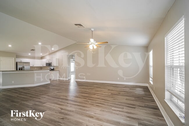 Photo - 629 NE Juanita Ct