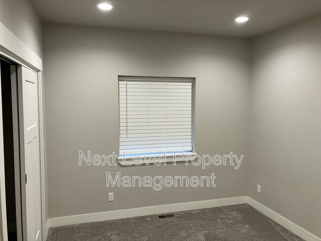 Photo - 329 3rd Ave W