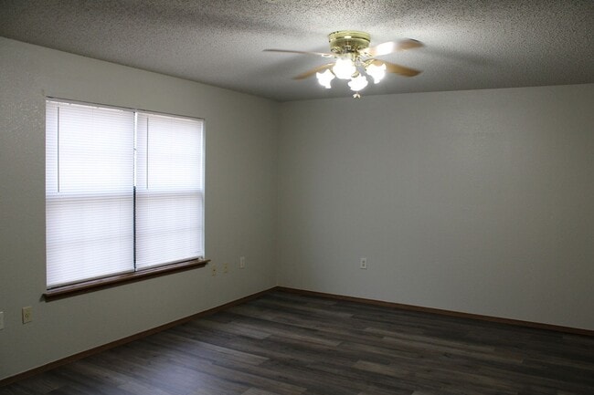 Photo - Newly Updated With Fresh Paint, Flooring & Countertops Throughout!
