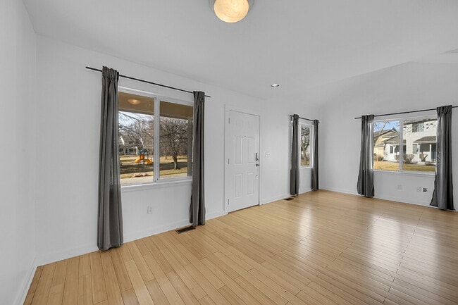 Photo - $2,295.95, 3-bed, 3-bath, located in Longmont with a washer and dryer and $300 off the first mont... Unidad 33