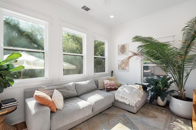 Photo - 4905 Duval St