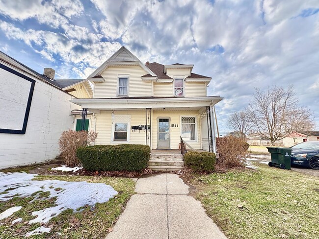 Building Photo - 1511 Miami St Unit Apt C