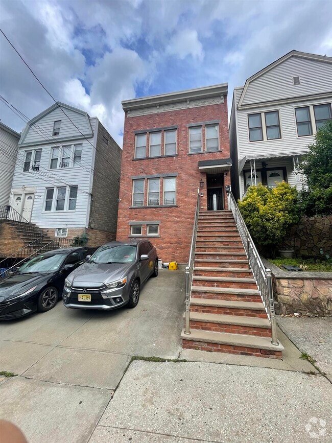 Building Photo - 572 Liberty Ave Unit 1 Rental
