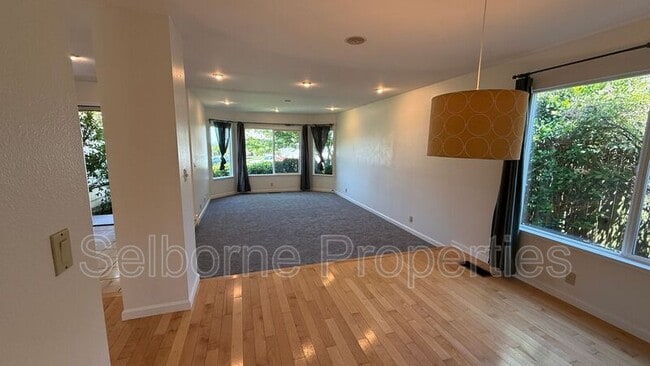 Photo - 6252 Ridgemont Dr