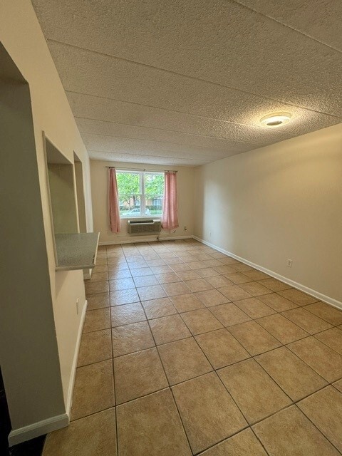 Building Photo - 999 Forest Ave Unit 1B