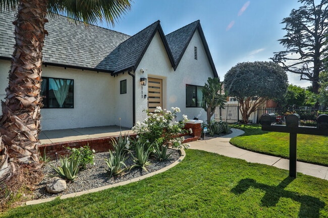 Building Photo - Fully Furnished 3BR Home in Long Beach W/ Appliances