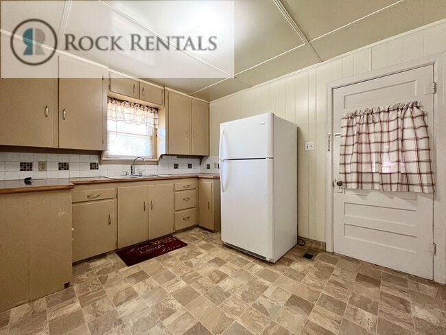 Photo - 705 W 18th Ave