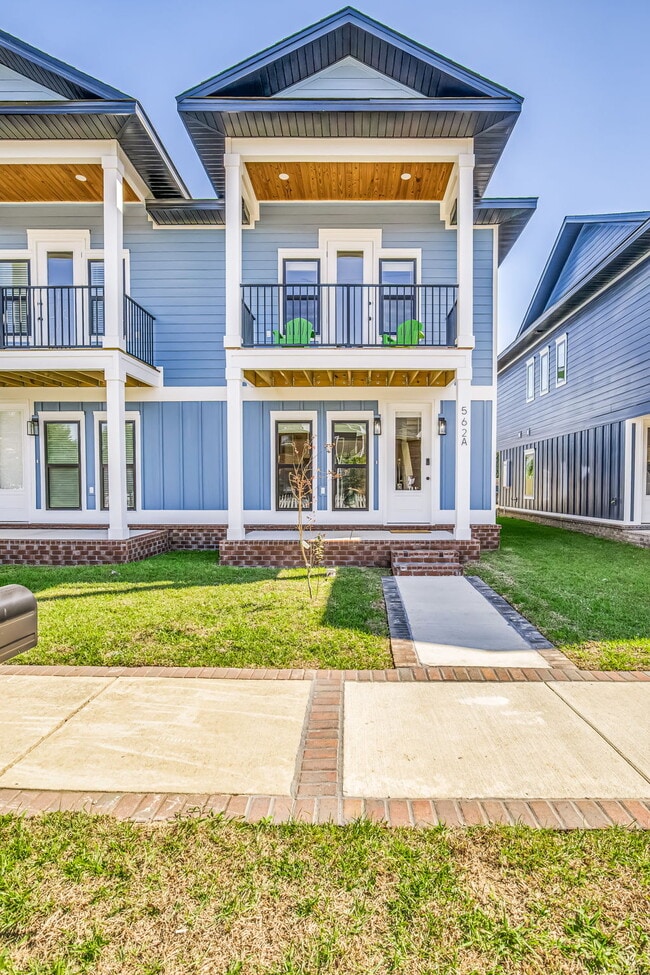 Building Photo - 562 N De Villiers St Unit B