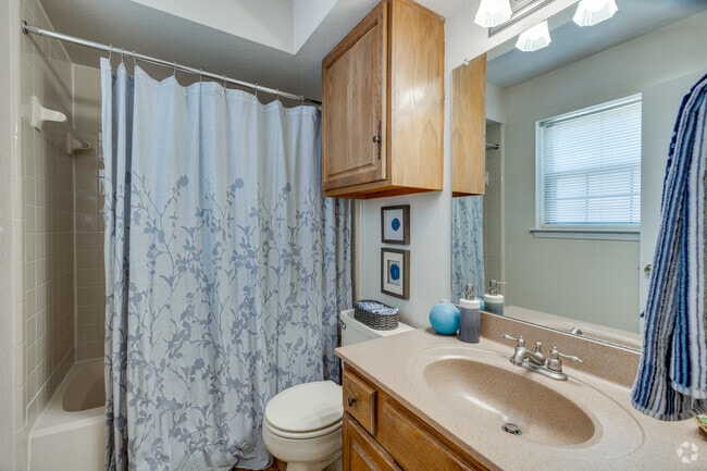 2BR, 2BA - 1063SF - Barrington Apartments