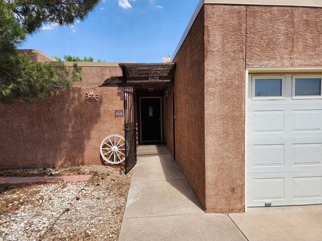 Building Photo - 1623 S Main St