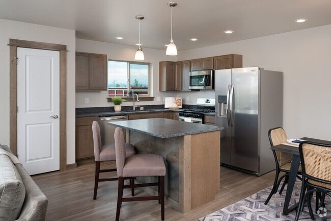Building Photo - 2006 Ross Wy Unit B Rental