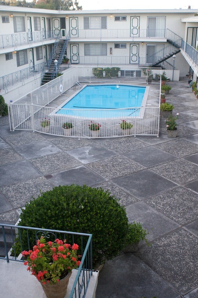 Photo - Colonial House South