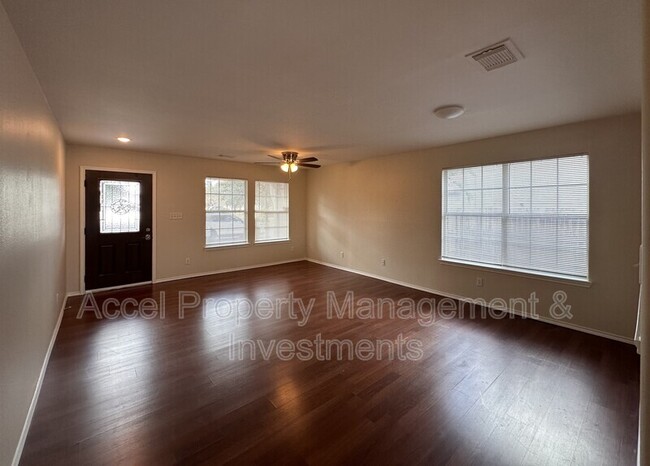 Photo - 819 Briarwood Dr